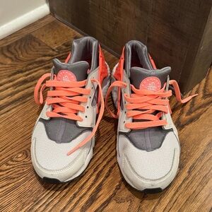 Nike Kids Sneakers - Grey and Neon Pink Huaraches